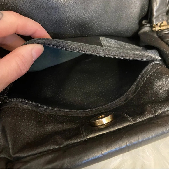 Vintage black women’s crossbody purse 1980’s - Picture 8 of 15